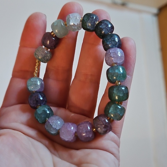 Elegant Purple and Green Beaded Bracelet - Picture 2 of 2